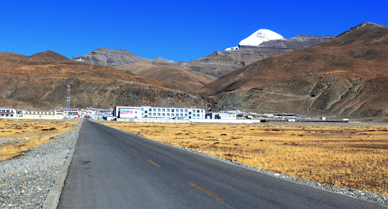 >Die asphaltierte Straße nach Mt. Kailash