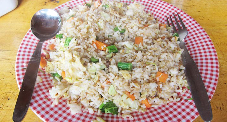 gebratenen Reis und angebratene Kartoffelstreifen