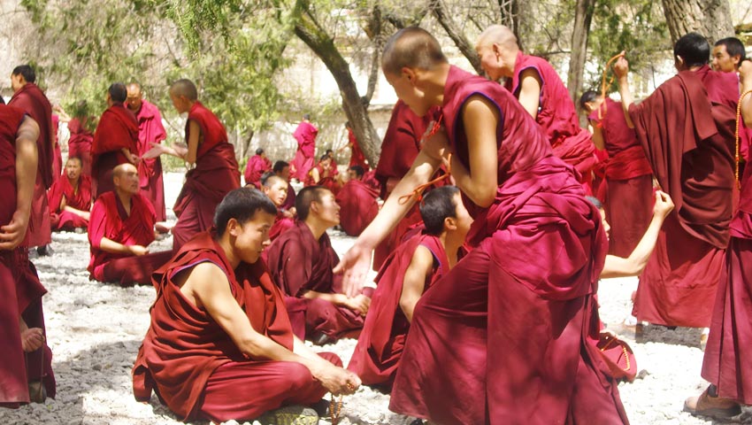 Mönchsdebatte ist ein Höhepunkt des Klosters Sera
