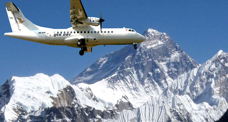 Gebirgsflug in Nepal