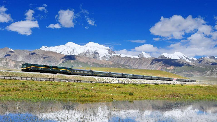 Wunderschöne Landschaft entlang der Qinghai-Tibet Eisenbahn