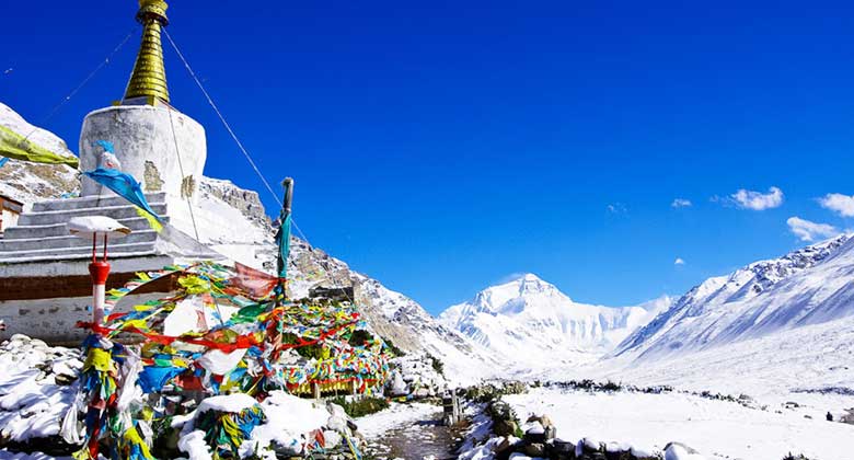 Rongbuk Kloster in Schnee gehüllt