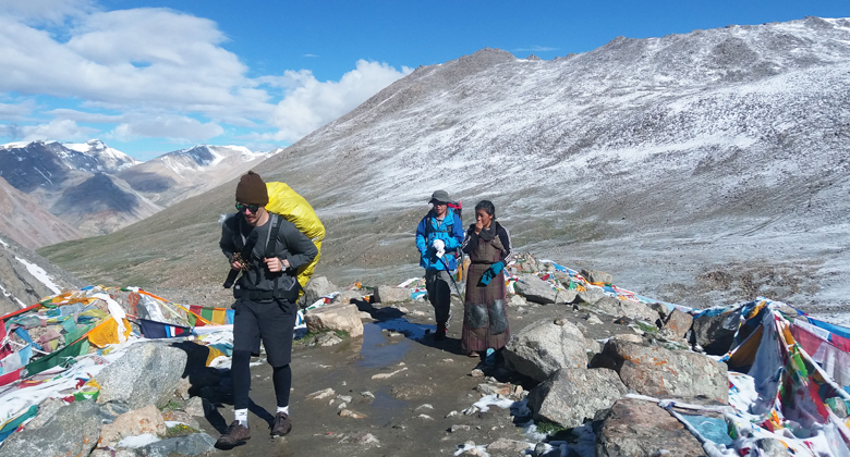 Trekkers folgen dem Mount Kailash