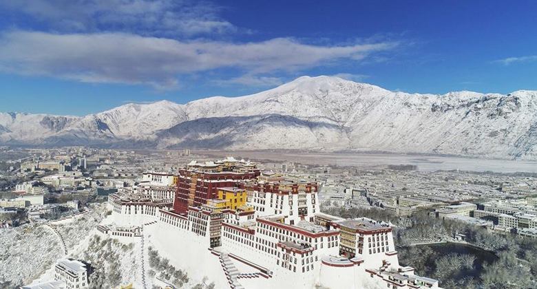 Lhasa Stadt mit Schnee bedeckt