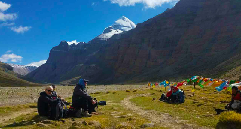 Sich während der Wanderung um den Berg Kailash so viel wie möglich erholen