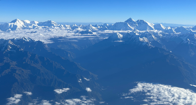 Über den Himalaya fliegen