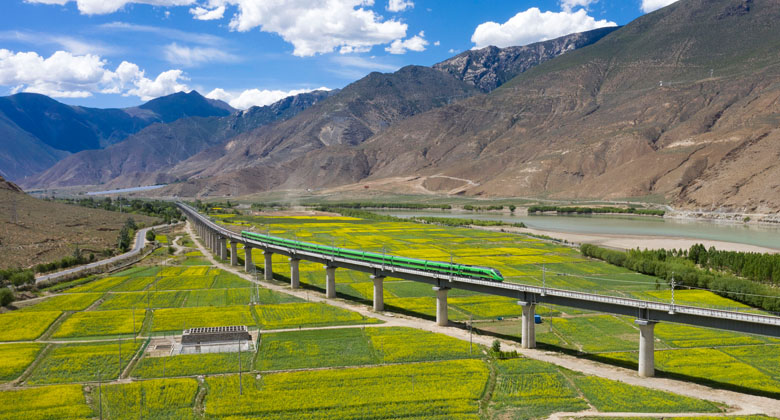 Lhasa to Nyingchi High speed train