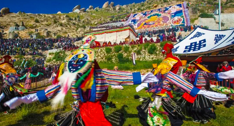 Das Shoton Festival im  Kloster in Lhasa feiern