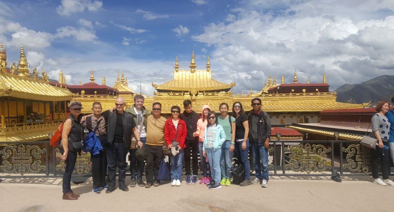 Mit der Gruppenreisen erleben Sie einzigartigen Jokhang Temple