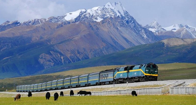 Blick auf die Qinghai-Tibet-Eisenbahn