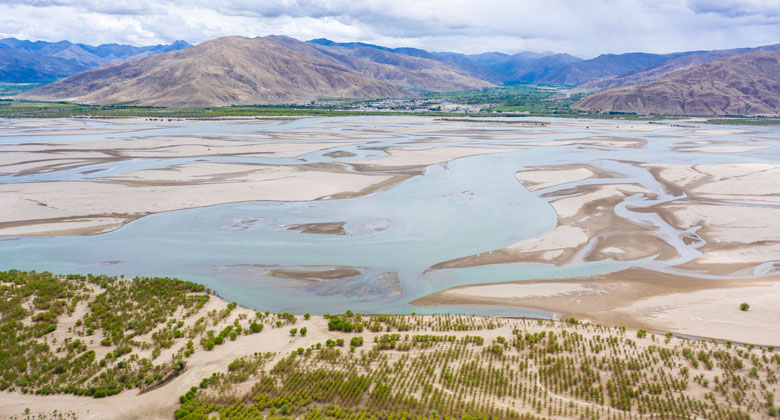 Tibet hat vier Jahreszeiten mit unterschiedlichen Landschaften