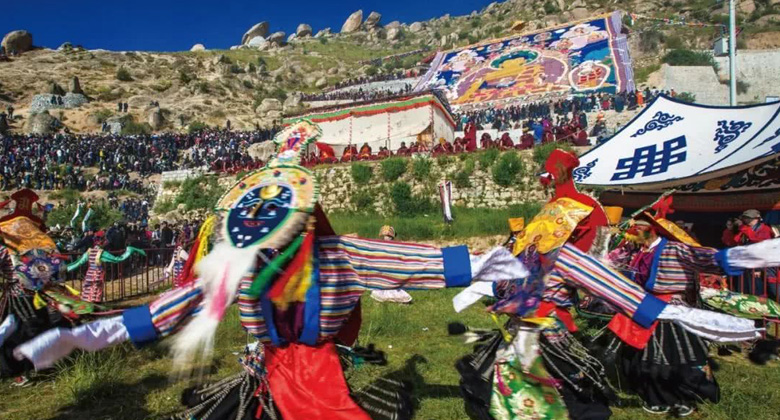 Das Drepung-Kloster während des Shoton-Festivals