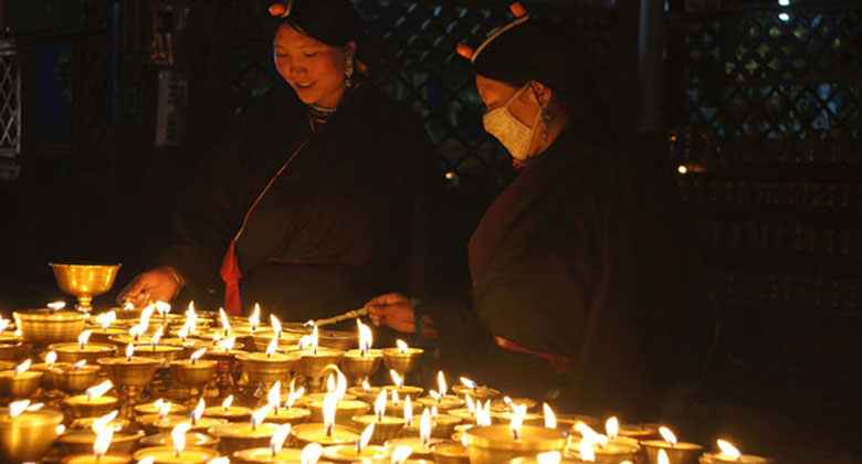 Tsongkhapa-Butterlampenfest bekannt