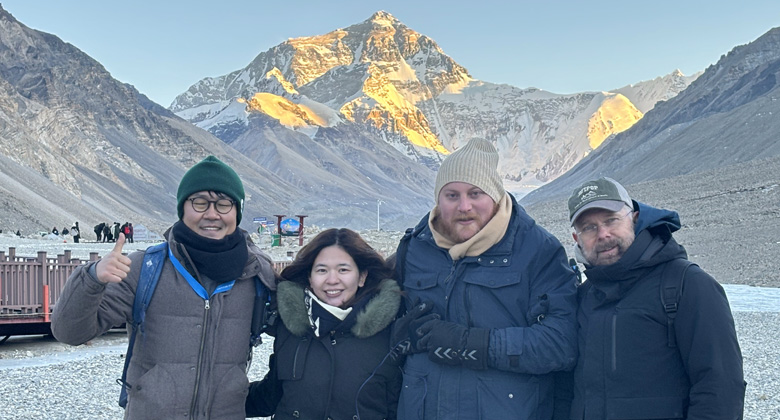 Warm bleiben bei einem Besuch des Everest Base Camps im Winter