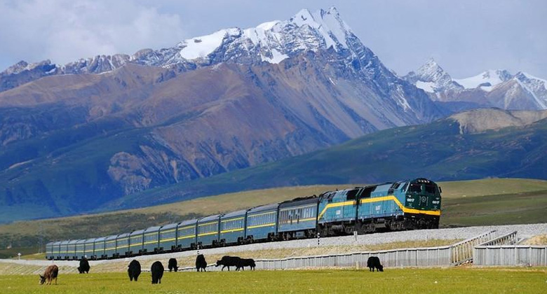 Der Tibet-Zug durchquert die Kunlun-Berge