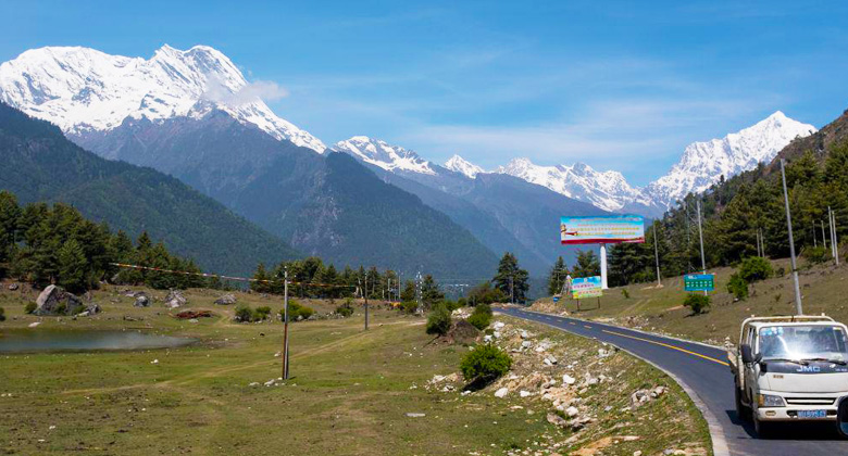 Die Autobahn von Lhasa nach Kathmandu